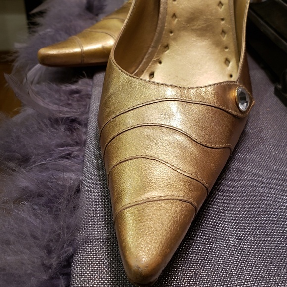 Gold Sling pumps - Picture 2 of 5